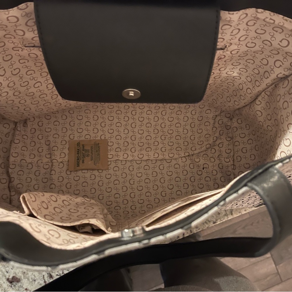 Black GUESS purse